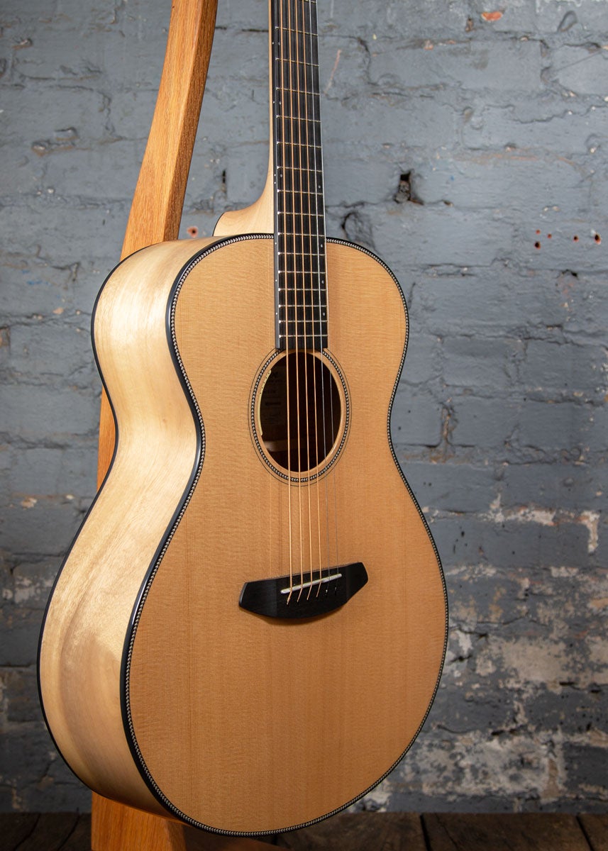 Breedlove: Oregon Concert E with Anthem Pickup | Area 22 Guitars