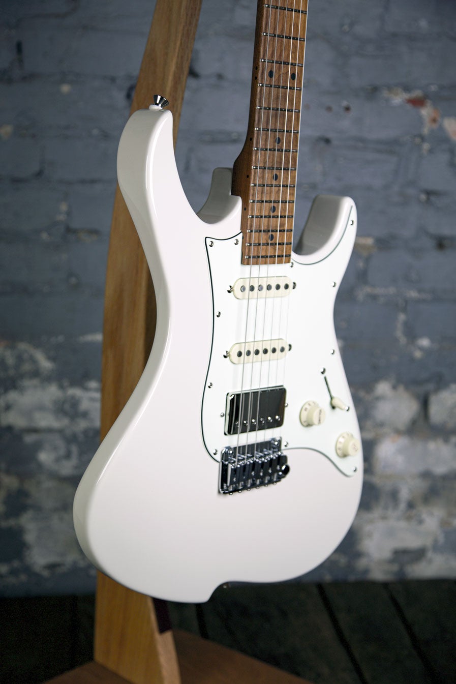 Vola Guitars: OZ 22 RMN Vintage White | Area 22 Guitars