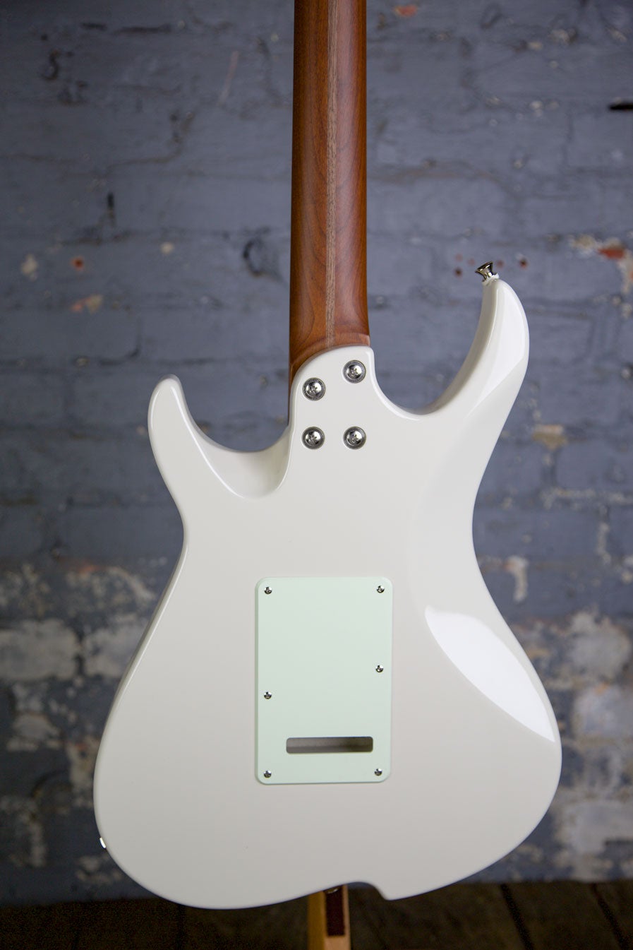 Vola Guitars: OZ 22 RMN Vintage White | Area 22 Guitars | Area 22  